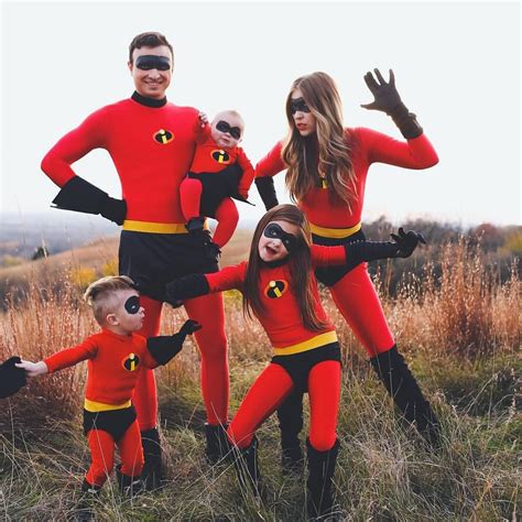 The Incredibles Family Costume | Family halloween costumes, Family themed halloween costumes ...