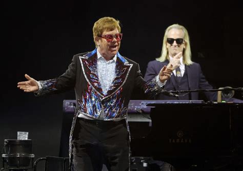 Elton John announces guests for final concert