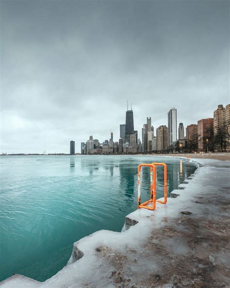 Chicago Street Photography by Ludwig Favre