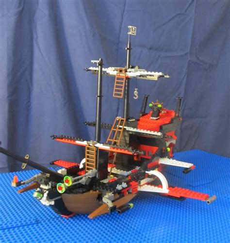 Seize the Absurd: LEGO Space Pirate Ship - because DUH.