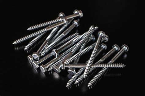 Close Up on a Pile of Screws - Creative Commons Bilder