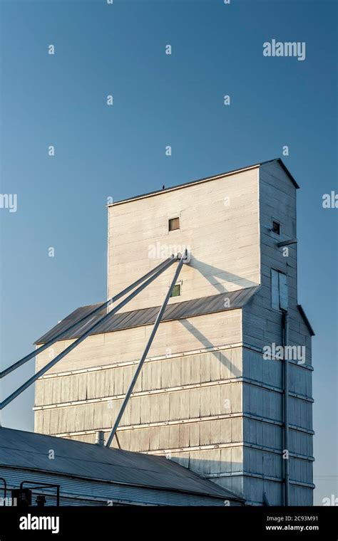 Grain elevator, railyard, Portales, New Mexico USA Stock Photo - Alamy