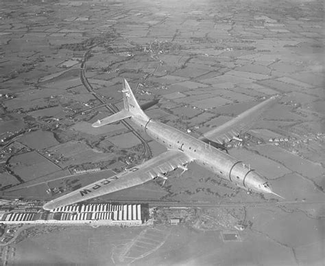 Bristol Brabazon (G-AGPW) on its maiden flight (Print #1275284)