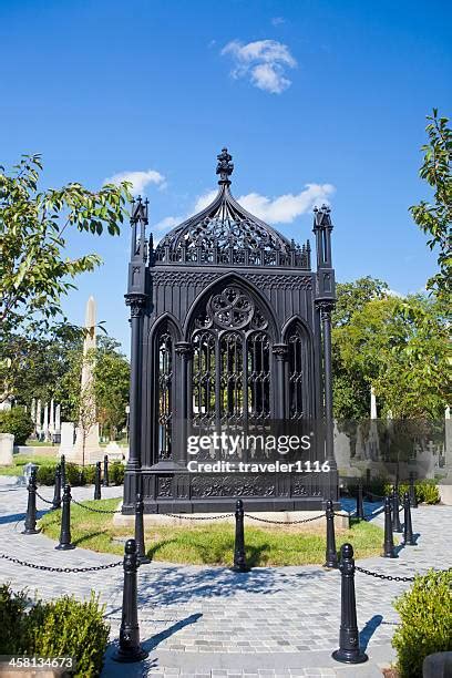 James Monroe Tomb Photos and Premium High Res Pictures - Getty Images