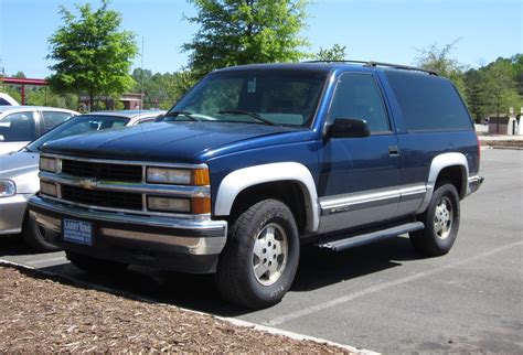 Chevy Tahoe | Two 90's suvs parked merely a few feet away fr… | Flickr