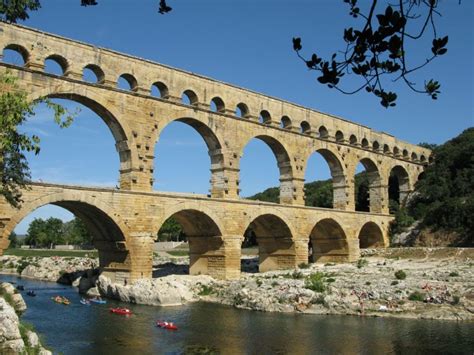 LE PONT JULIEN: ANOTHER ROMAN BRIDGE TO ADMIRE - The Modern Trobadors