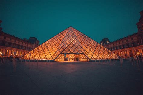 Il Museo del Louvre durante la notte photo – Image Musée du louvre gratuite sur Unsplash