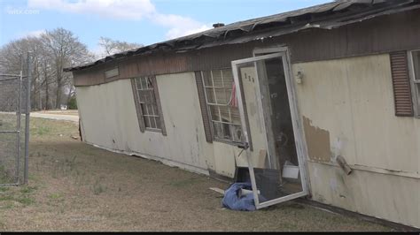 Abandoned Pelion mobile home off Jeffcoat Road raises questions | wltx.com