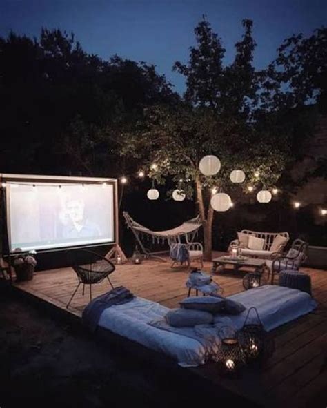 37 Fun Movie Night Decor Ideas In The backyard | HomeMydesign