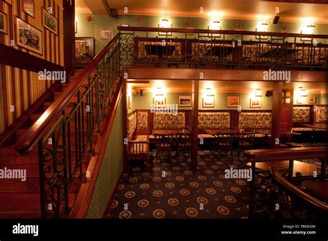 British pub interior hi-res stock photography and images - Alamy