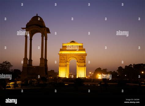 Night view of India Gate in Delhi, India Stock Photo - Alamy