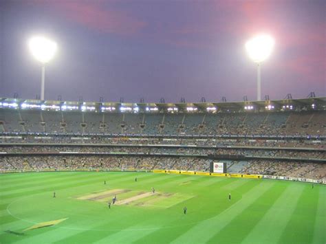 Wallpaper Grill: 4. Melbourne Cricket Ground (100,000)