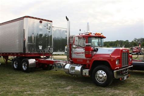 Sharp looking R model Mack tractor. | Trucks, Mack trucks, Big rig trucks