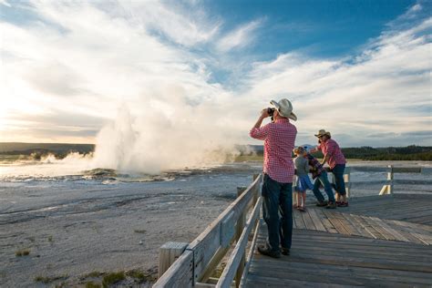 Dude Ranches Near Yellowstone - The Dude Ranchers Association