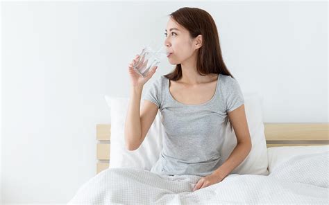 Drinking Water Before Bed: Is It Good or Bad for Your Health?