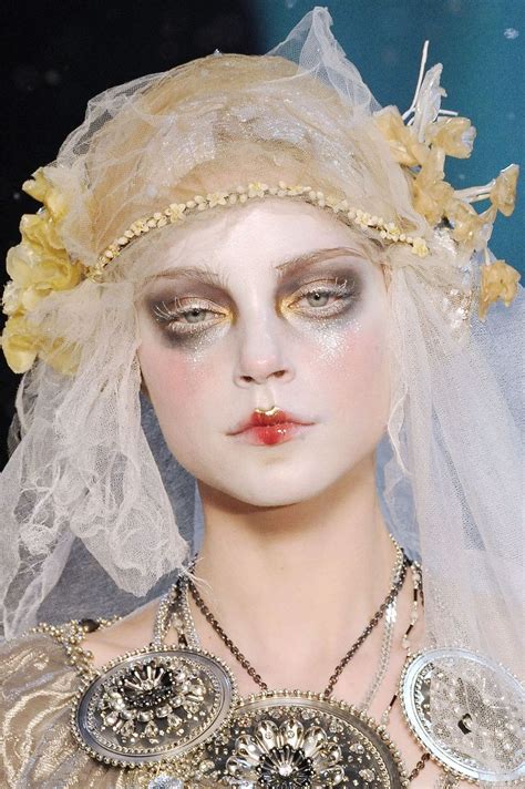 Pasarelas - Semanas de la moda, Desfiles, Colecciones de diseñadores | Maquillaje editorial de ...