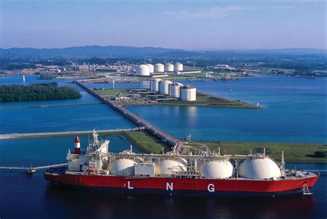 Norway's Hoegh LNG in Talks to Supply More Regasification Vessels to ...