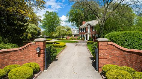 $2.9M Grosse Pointe Farms home once owned by Fords practically all original