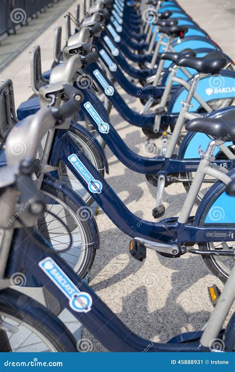 Boris Bikes Parking on Business Canary Wharf AriaBoris Bikes Parking on ...