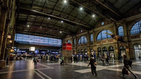 Bahnhofshalle Hauptbahnhof Zürich - Hellnet