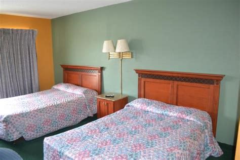 BUDGET INN - Prices & Hotel Reviews (Roxboro, NC)