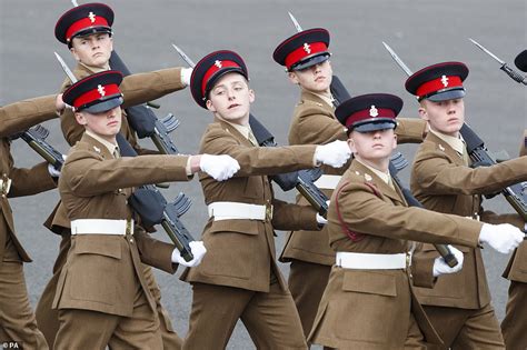 Captain Sir Tom Moore gives rousing speech to 300 junior soldiers at ...