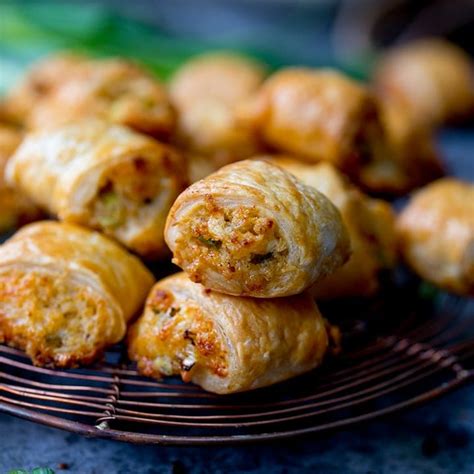 Vegetarian Sausage Rolls That Meat Eaters Love Too! - Nicky's Kitchen ...