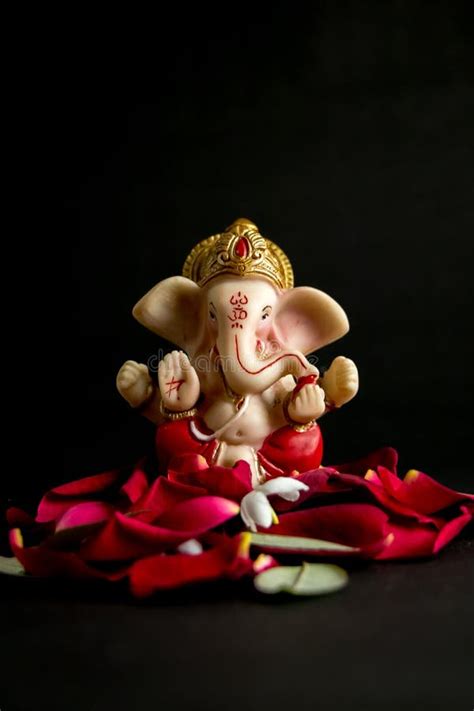 Details 100 ganesh ji black background - Abzlocal.mx