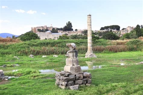 Column and Ruins of Temple of Artemis Ephesus, Selcuk, Turkey Stock ...