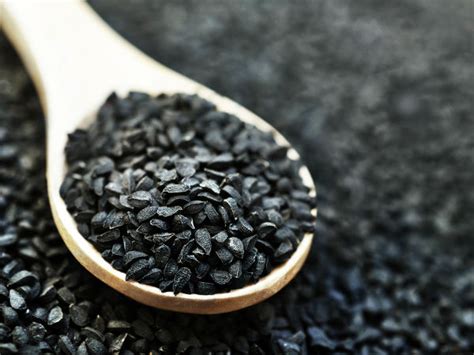 Different Ways To Use Kalonji Seed (Black Cumin) For Hair - Boldsky.com