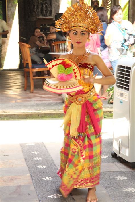 pendet dance | Penari, Bali indonesia, Indonesia