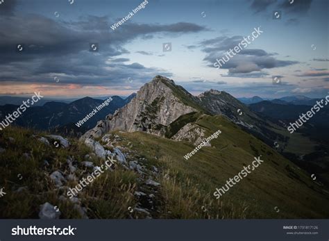 Apex of mountain: 3,801개가 넘는 로열티 프리 라이선스 대상 스톡 사진 | Shutterstock