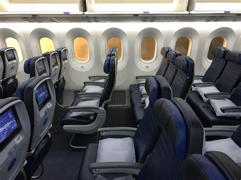 Review: United Airlines 787-9 Polaris Business Class Los Angeles to Singapore (Inaugural) - Live ...