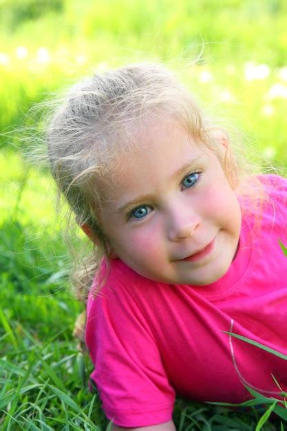 Premium Photo | Smiling little girl outdoor portrait