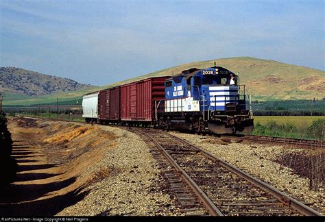 SJVR 2038 San Joaquin Valley Railroad EMD GP20 at Lindsay, California ...