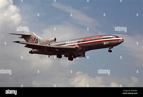 An American Airlines Boeing 727 landing at an airport in the 1980s ...