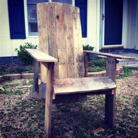 DIY Pallet Outdoor Chair