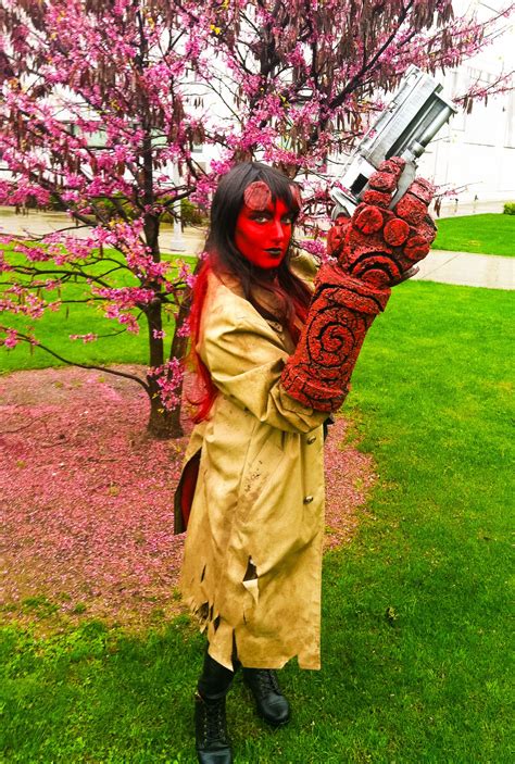 Genderbent Cosplay Hellboy - Hellgirl | Genderbent cosplay, Cosplay, Fashion