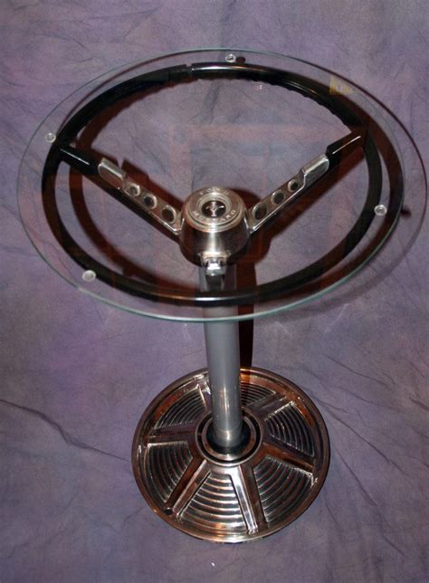 Steering wheel table | Mobília feita com partes de carros, Decoração automotiva, Peças de carros ...