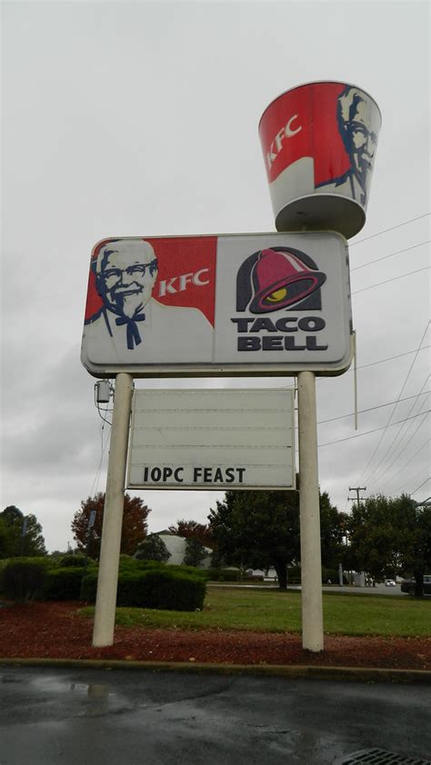 KFC/Taco Bell sign | KFC/Taco Bell (2,226 square feet) 1101 … | Flickr