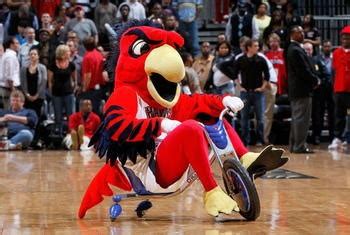 Harry Hawk.The Atlanta Hawks Mascot. | Mascot, Sports wallpapers, Red and blue