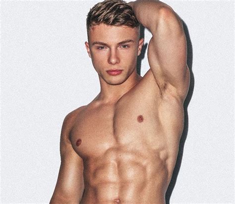 MANPHOTOEXTRA: Jordan James