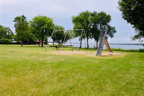 Lake Okoboji Camping: The Ultimate Guide to an Outdoor Adventure - Lake Access