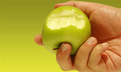 Green Apple | An apple a day keeps the doctor away ^_* | Yasser Alghofily | Flickr