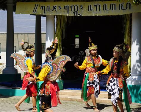 Indonesian Perform Jaranan Pegon Dance Editorial Photo - Image of dance, asia: 269699686