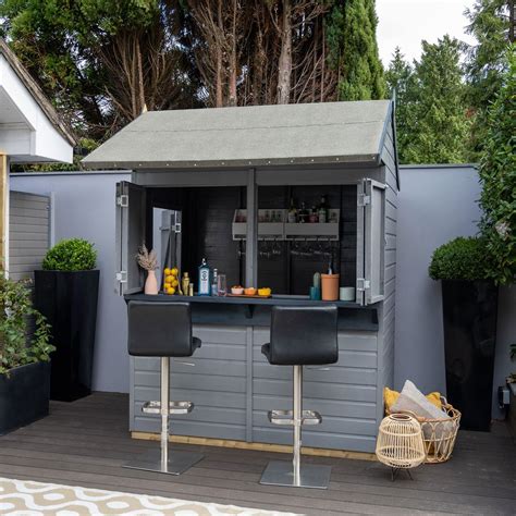 Brilliant garden bar ideas to liven up your outdoor space | Homebuilding