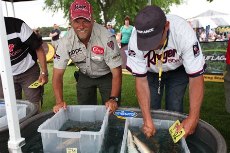 Masters of Walleye Fishing Tournament on Lake Winnebago in Oshkosh, WI. | Fishing tournaments ...