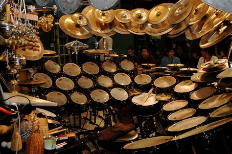 Do you prefer big or small drum-sets? : r/drums