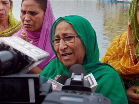 Dalbir Kaur, a sister keeps an inconvenient focus on Sarabjit | SikhNet