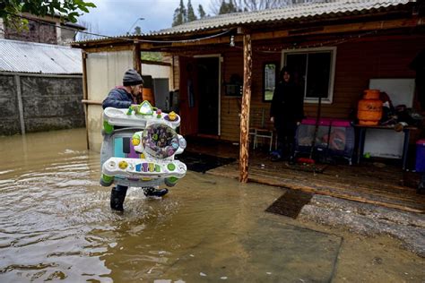 Sistema frontal dejó al menos dos muertos, tres desaparecidos y más de 4.000 damnificados en Chile